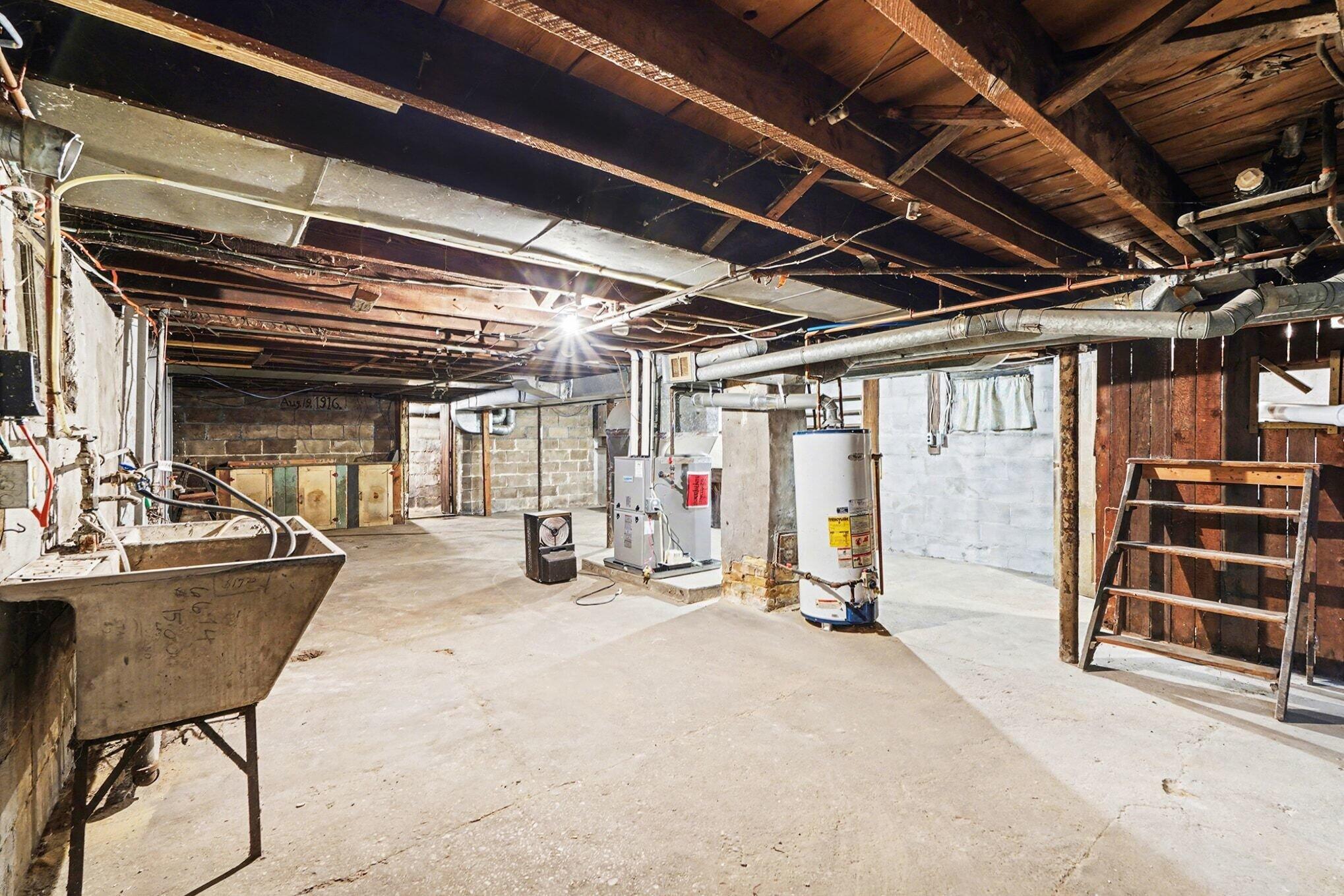 892 W Forest Avenue Muskegon MI 49441