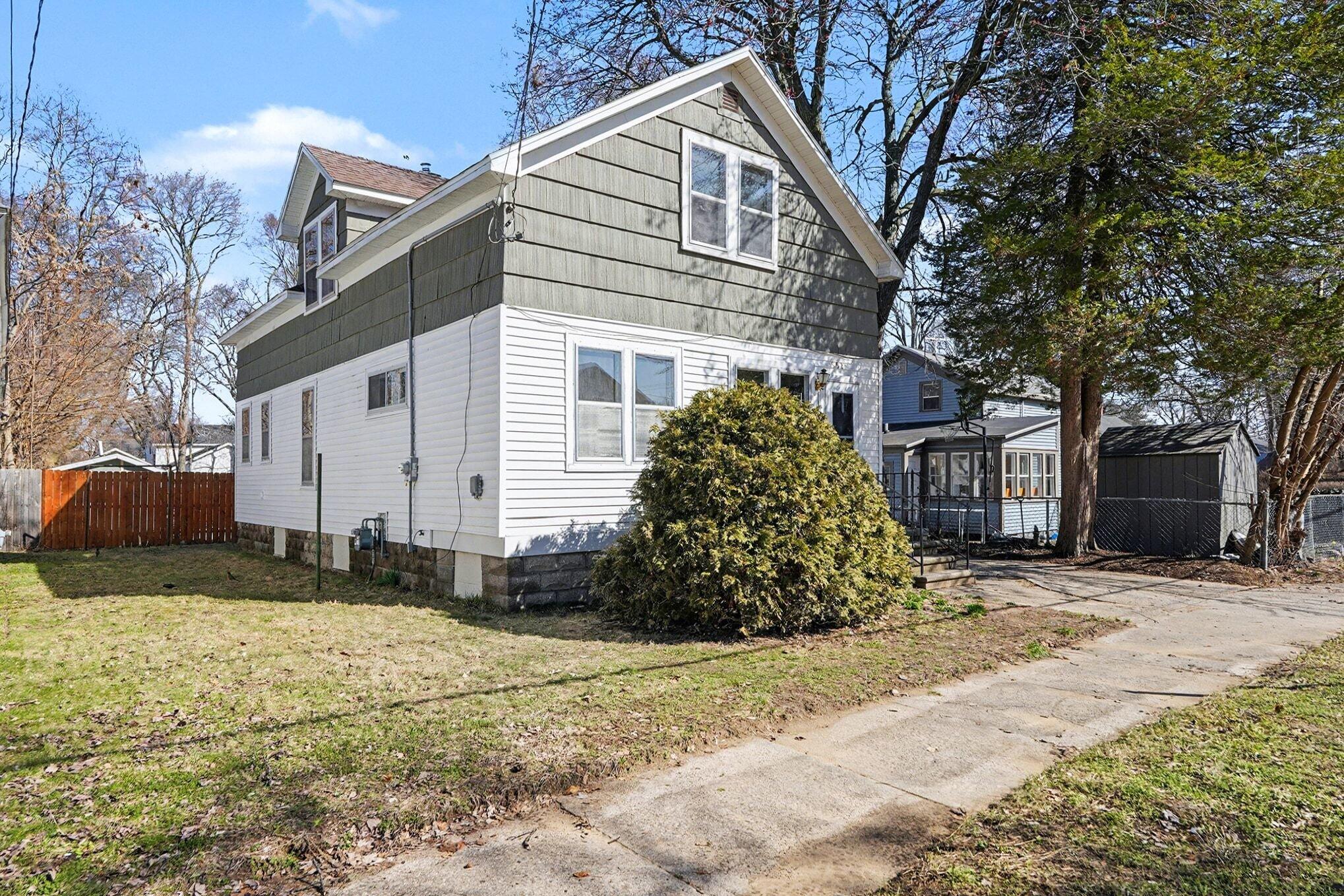 892 W Forest Avenue Muskegon MI 49441
