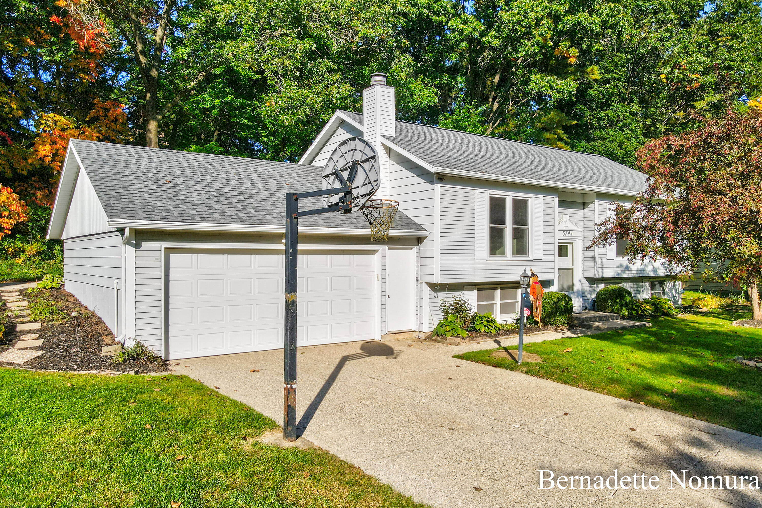3745 Algansee Drive NE Grand Rapids MI 49525