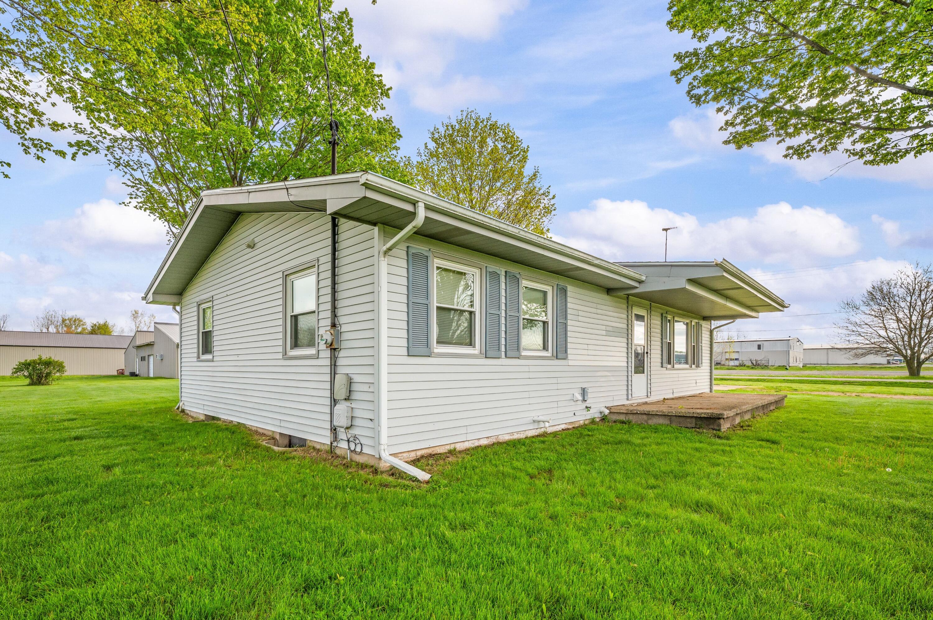 27532 May Street Edwardsburg MI 49112