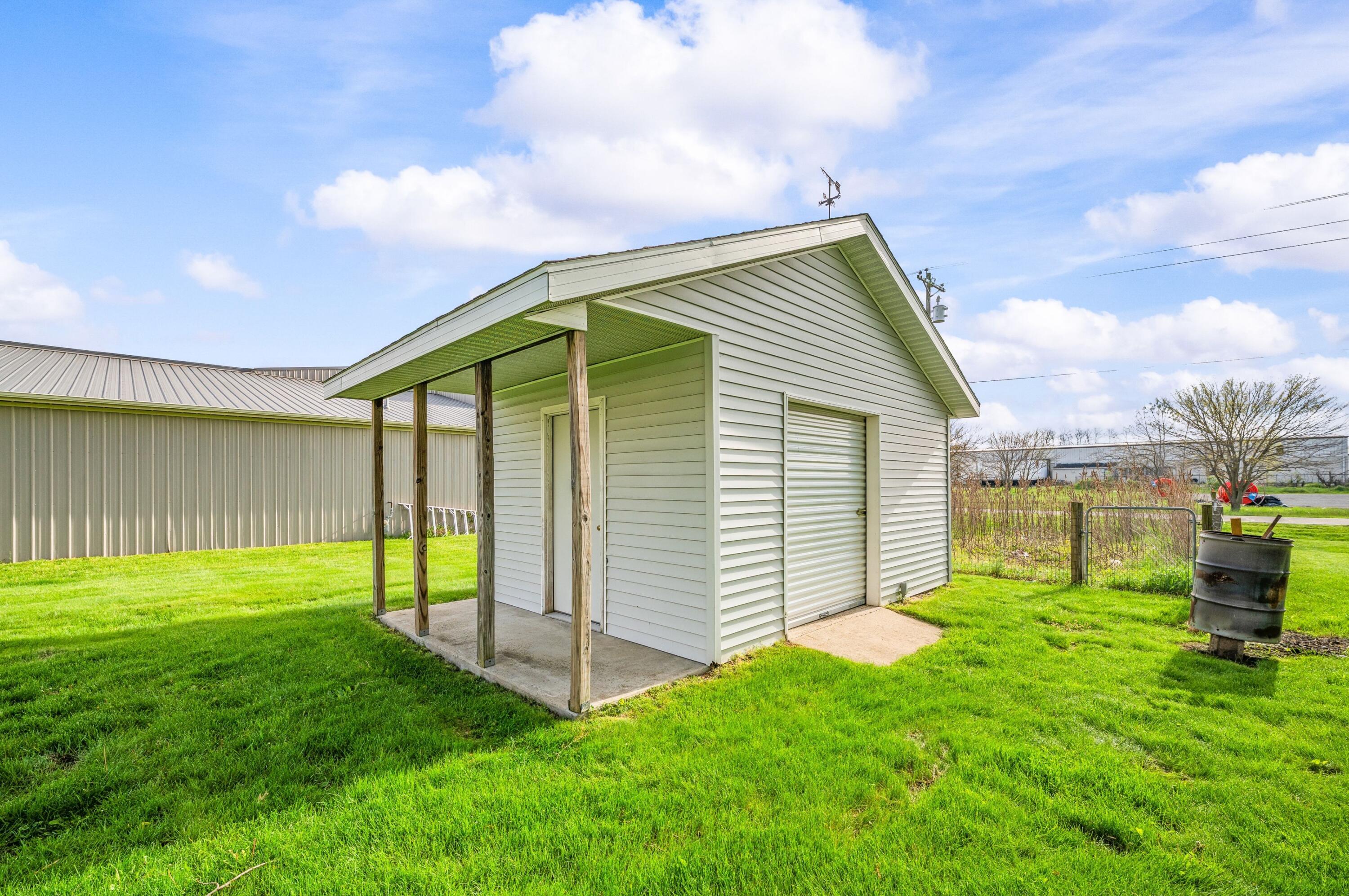 27532 May Street Edwardsburg MI 49112