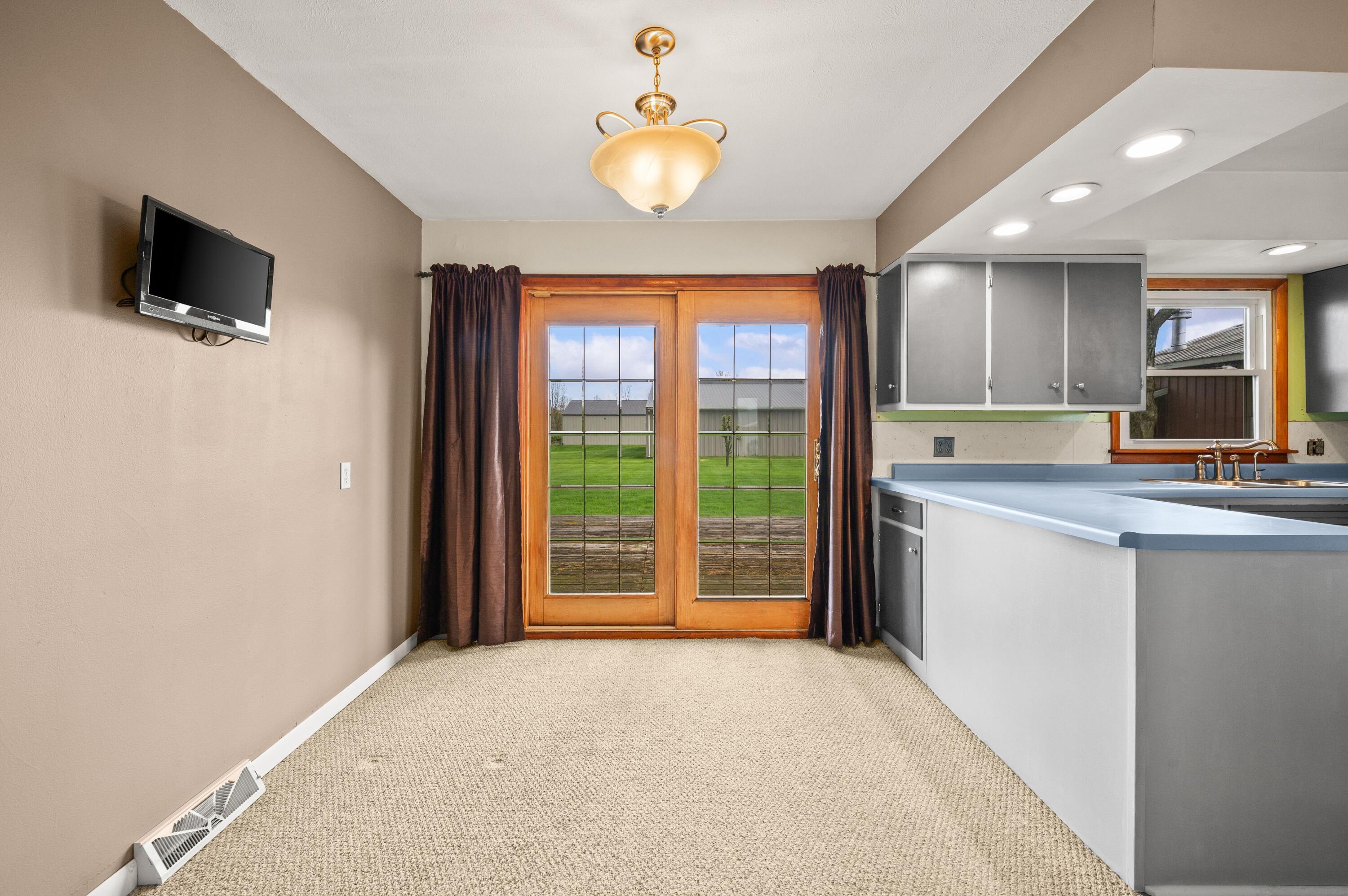 27532 May Street Edwardsburg MI 49112