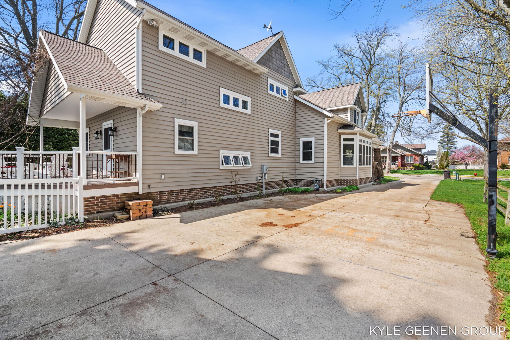 122 E Central Avenue Zeeland MI 49464