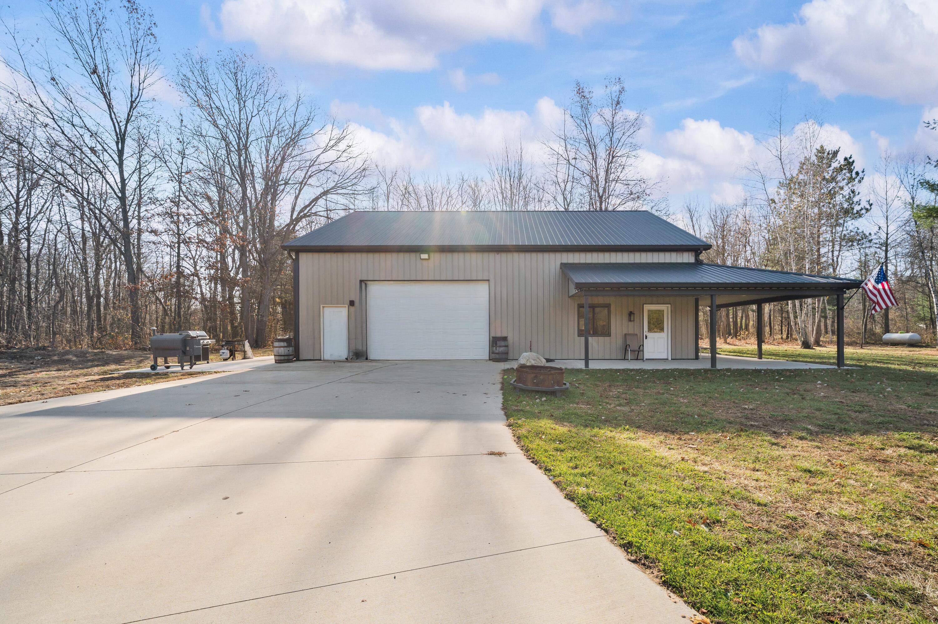 78720 County Road 376 Coloma MI 49038