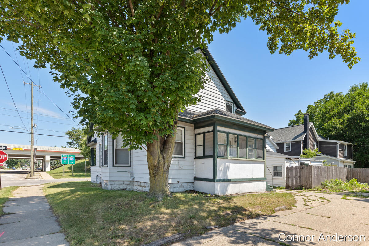 930 1st Street NW Grand Rapids MI 49504