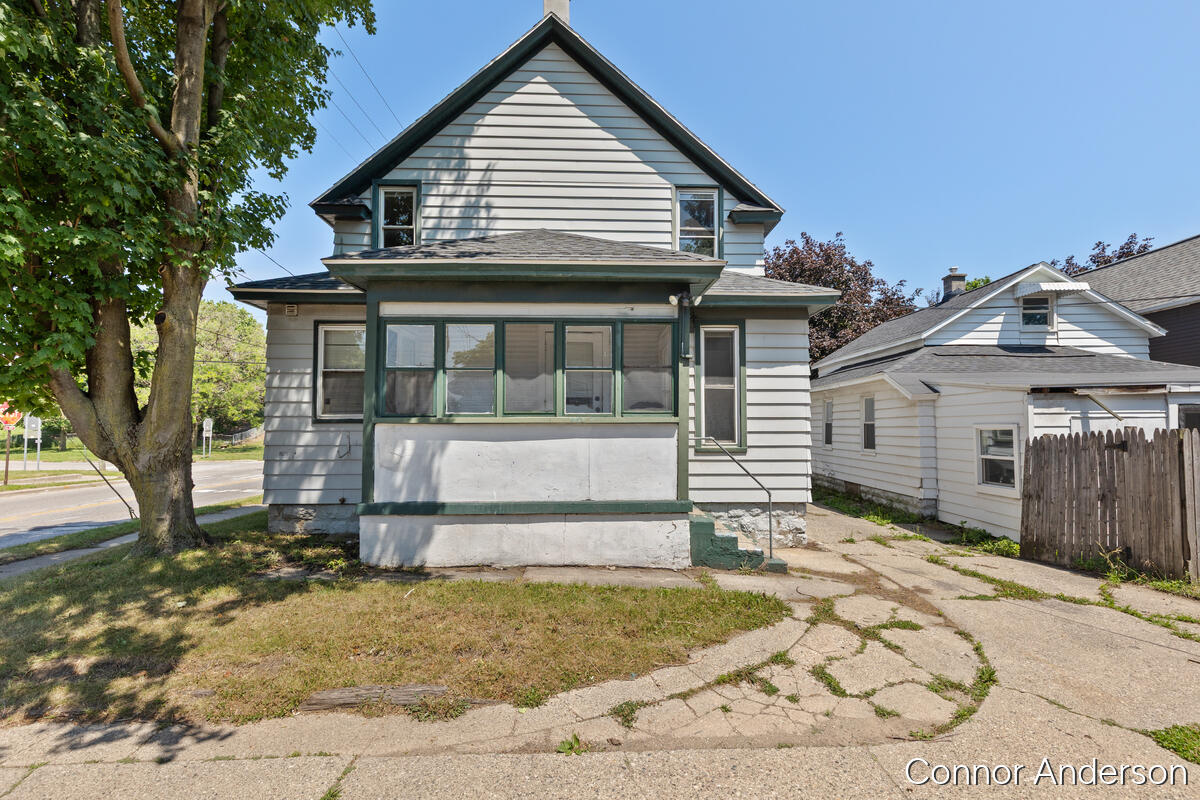 930 1st Street NW Grand Rapids MI 49504