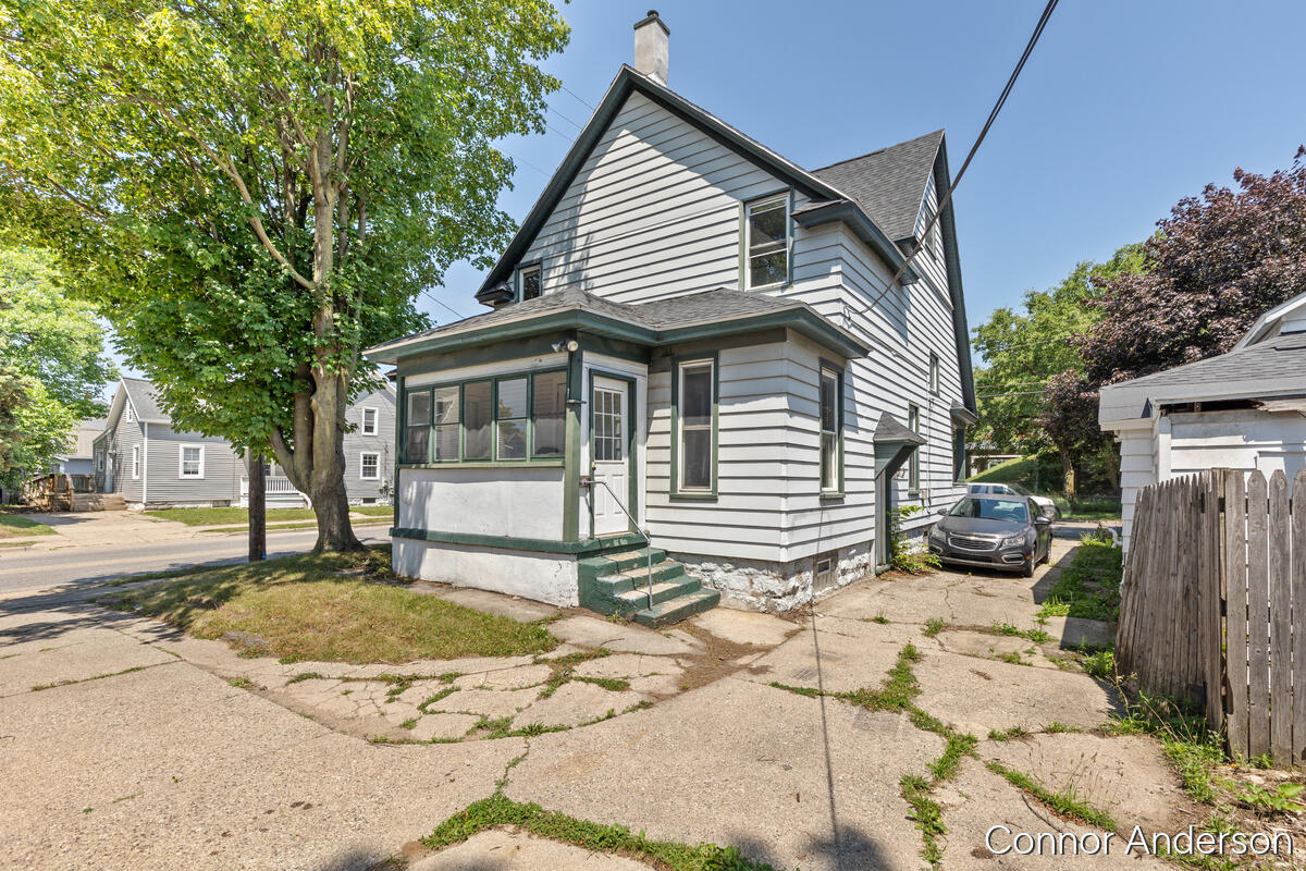 930 1st Street NW Grand Rapids MI 49504