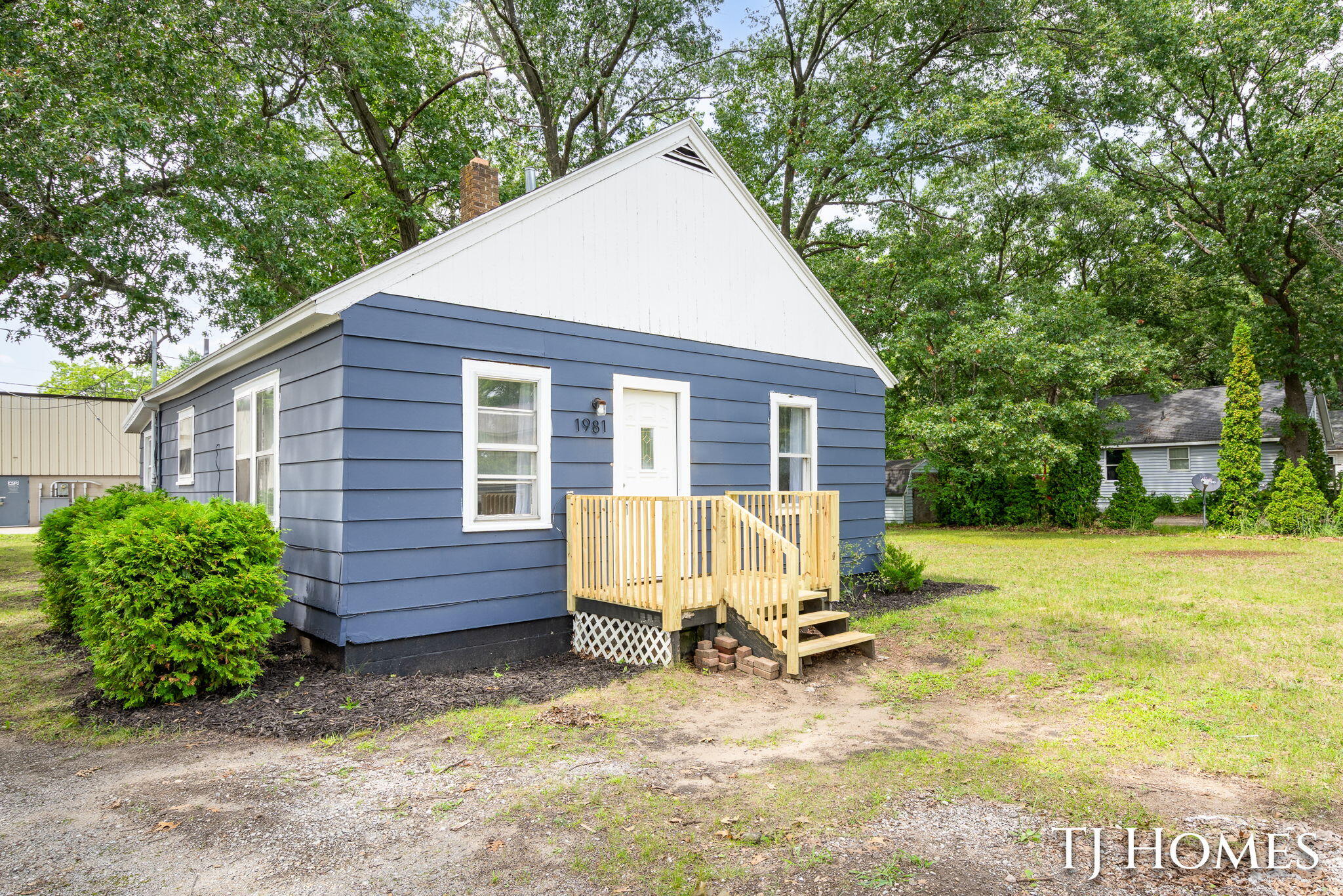 1981 Valley Street Muskegon MI 49442