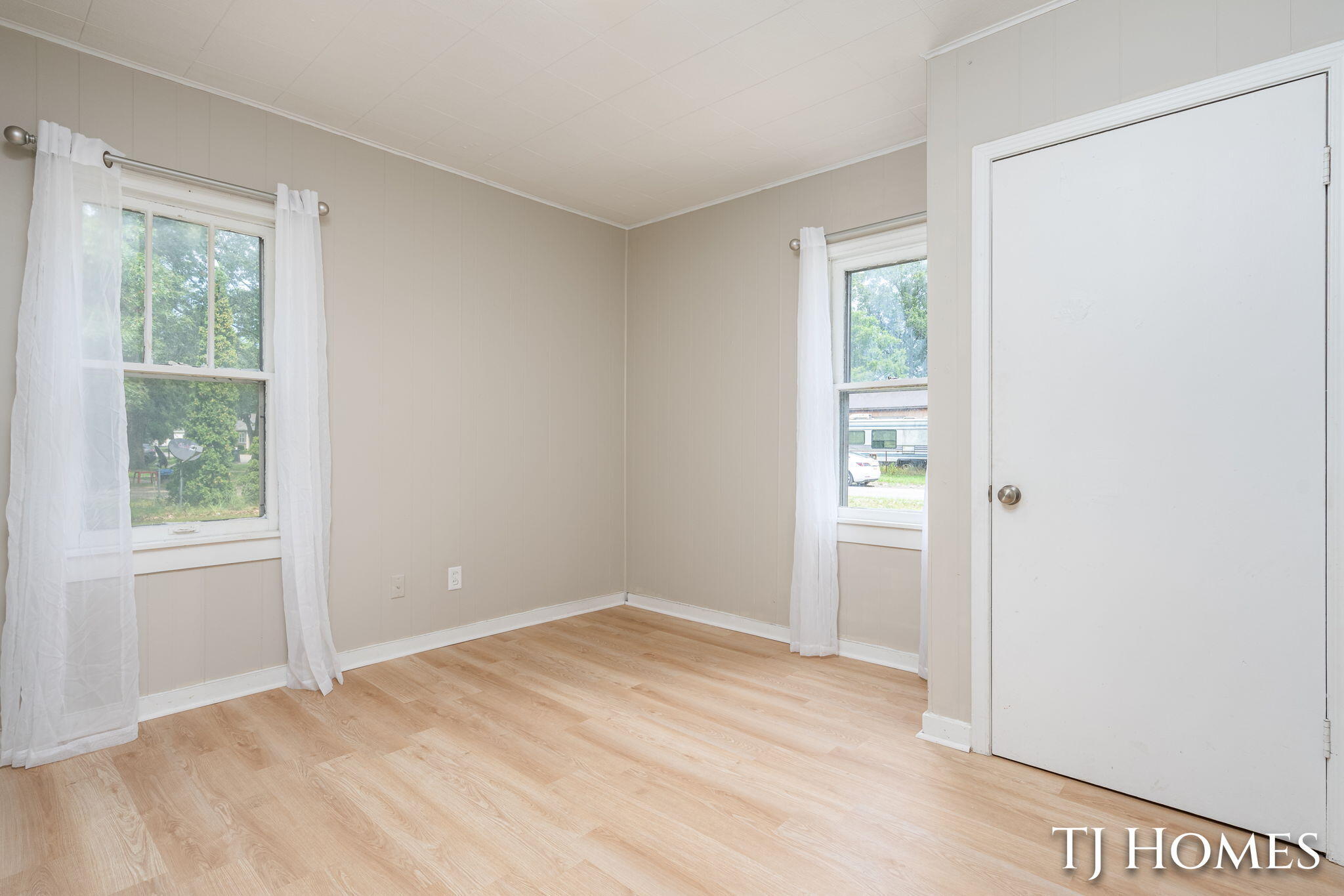 1981 Valley Street Muskegon MI 49442