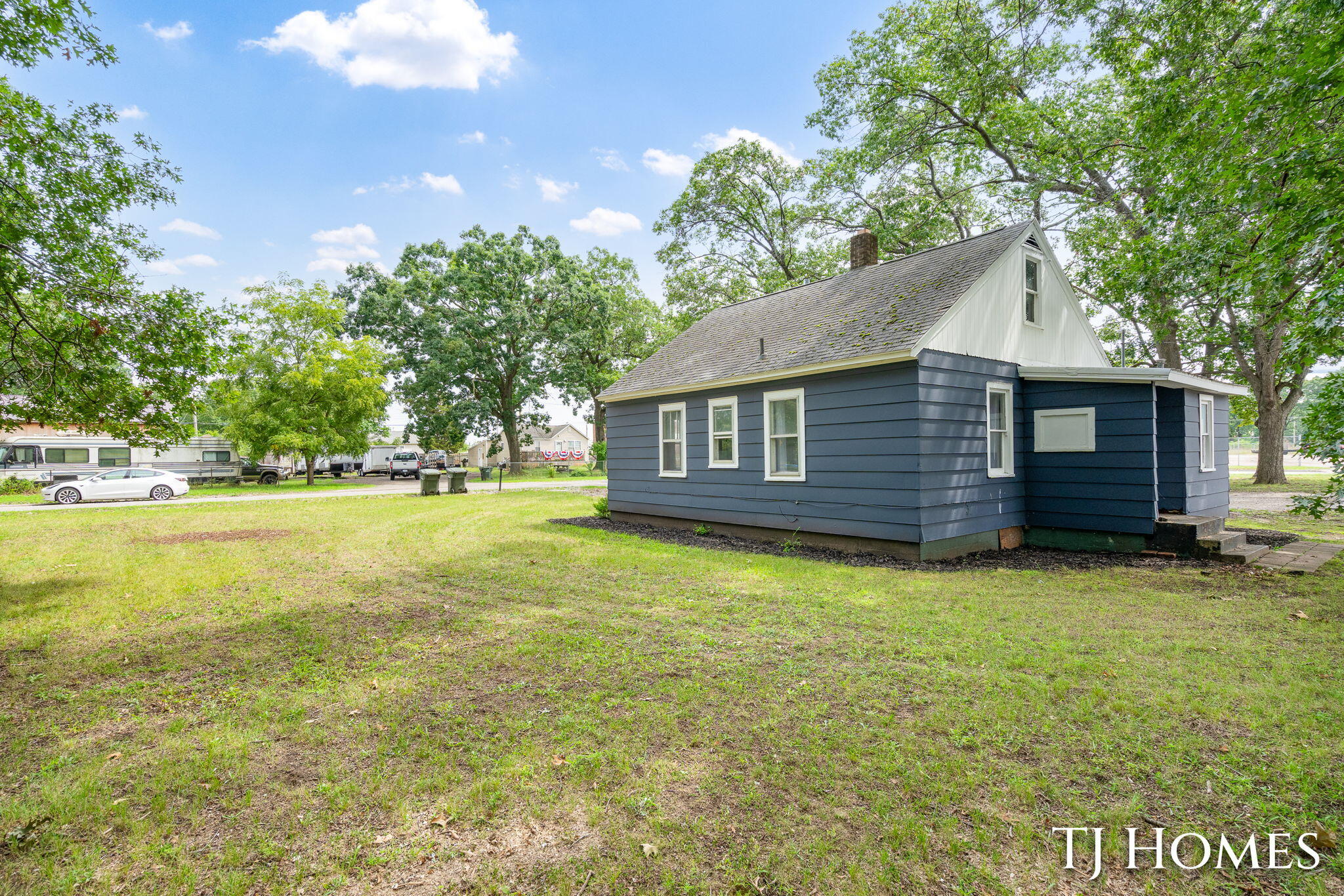 1981 Valley Street Muskegon MI 49442
