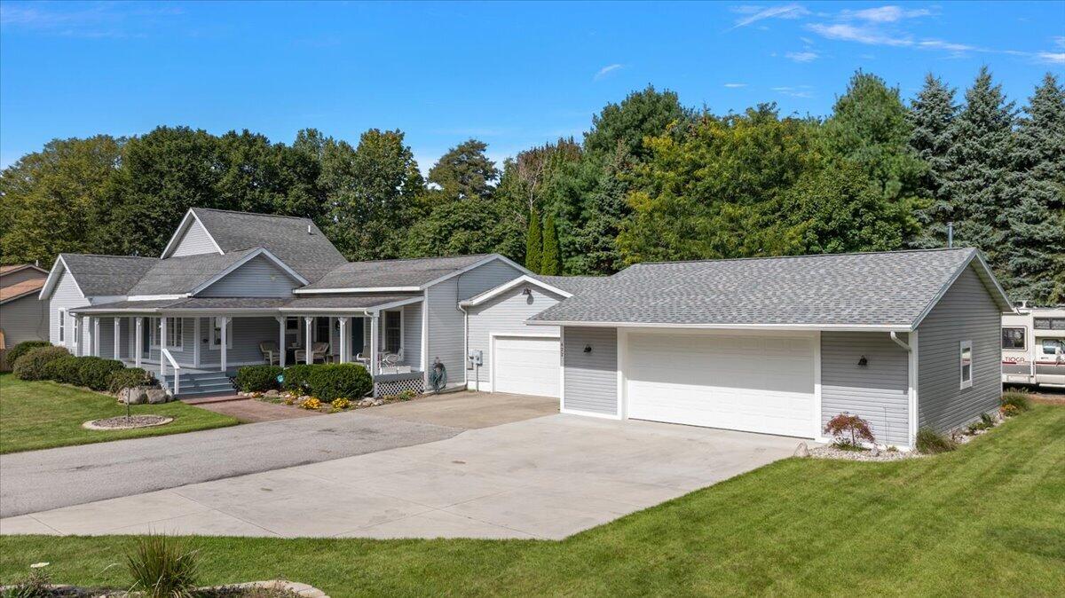 422 Randall Road Norton Shores MI 49441