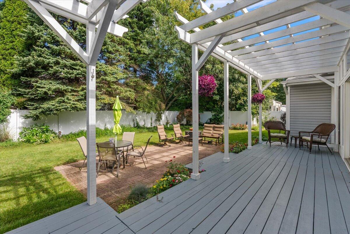 422 Randall Road Norton Shores MI 49441