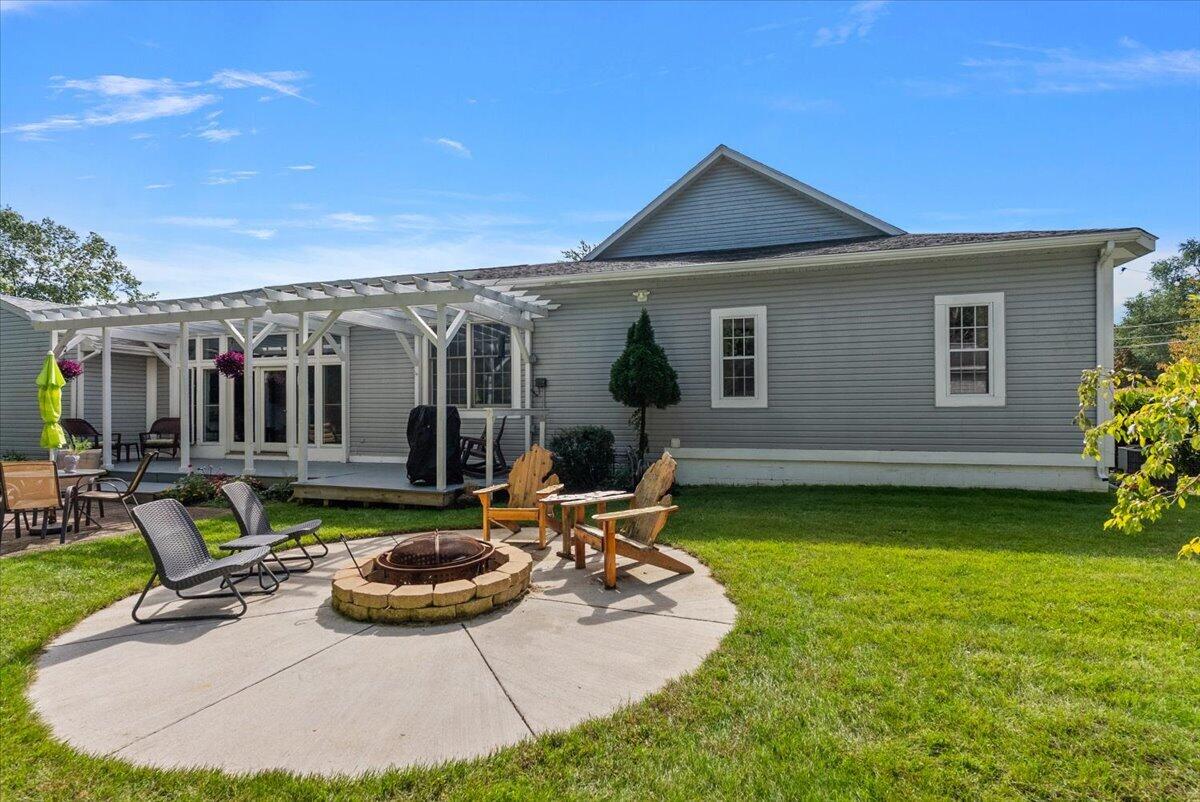 422 Randall Road Norton Shores MI 49441