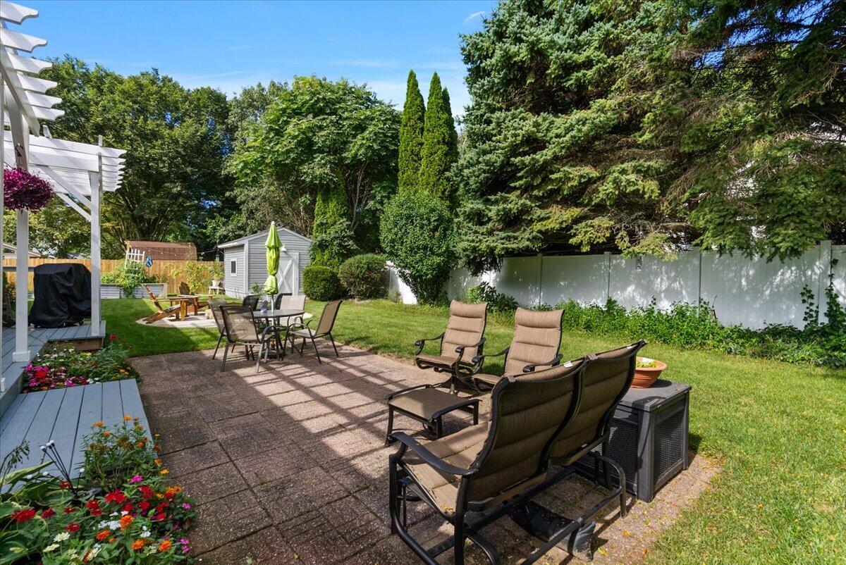 422 Randall Road Norton Shores MI 49441