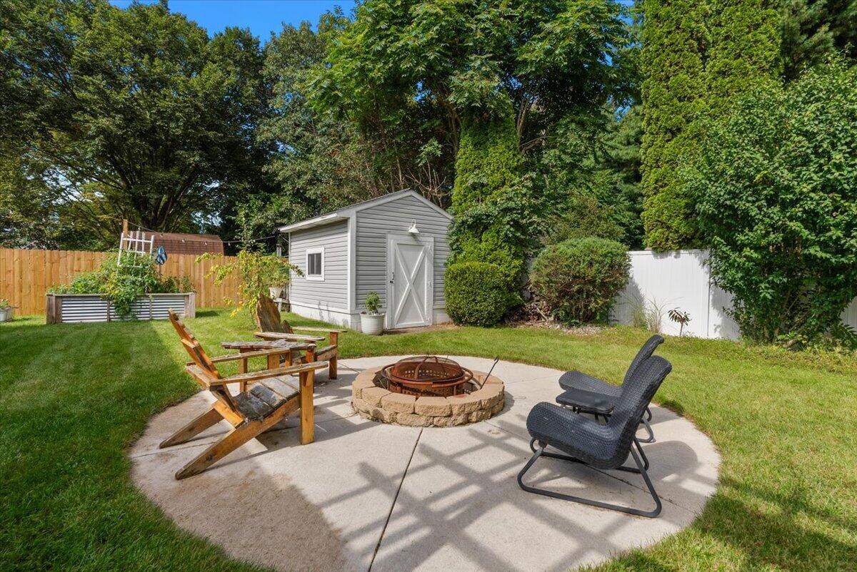 422 Randall Road Norton Shores MI 49441