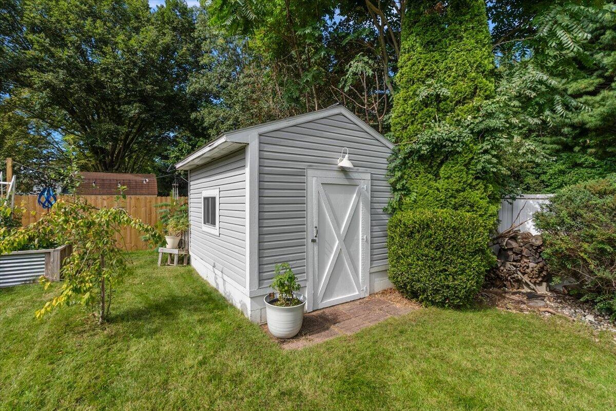 422 Randall Road Norton Shores MI 49441