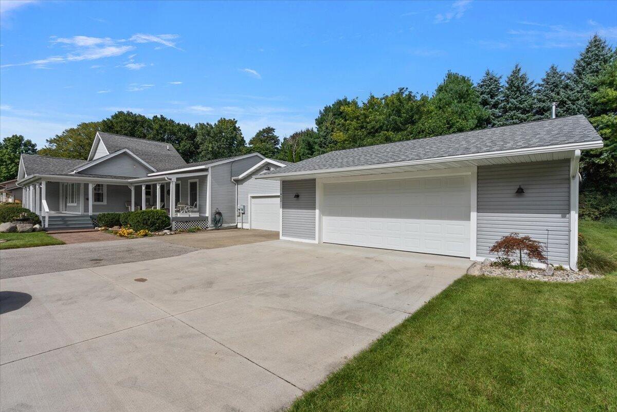 422 Randall Road Norton Shores MI 49441