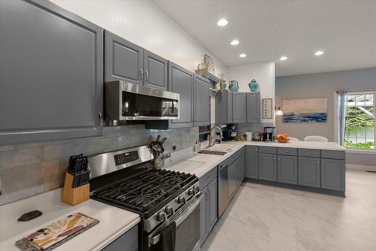 422 Randall Road Norton Shores MI 49441