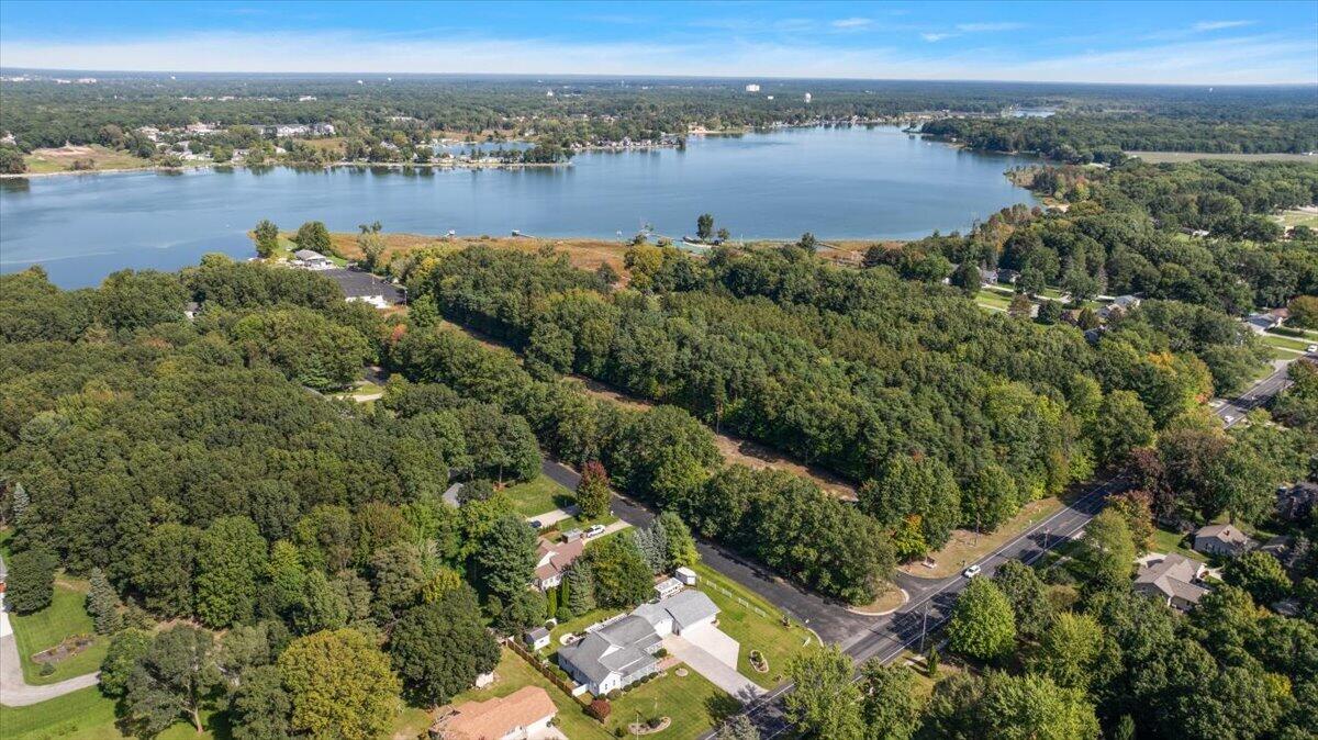 422 Randall Road Norton Shores MI 49441