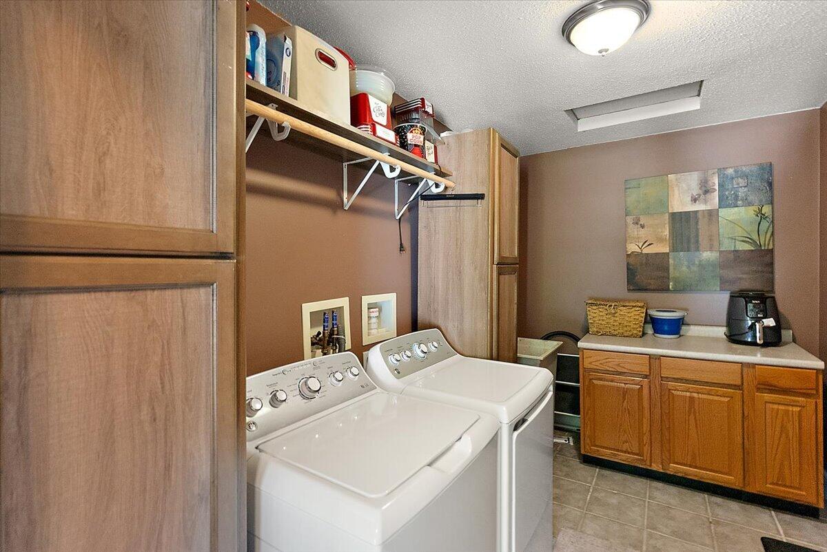 422 Randall Road Norton Shores MI 49441