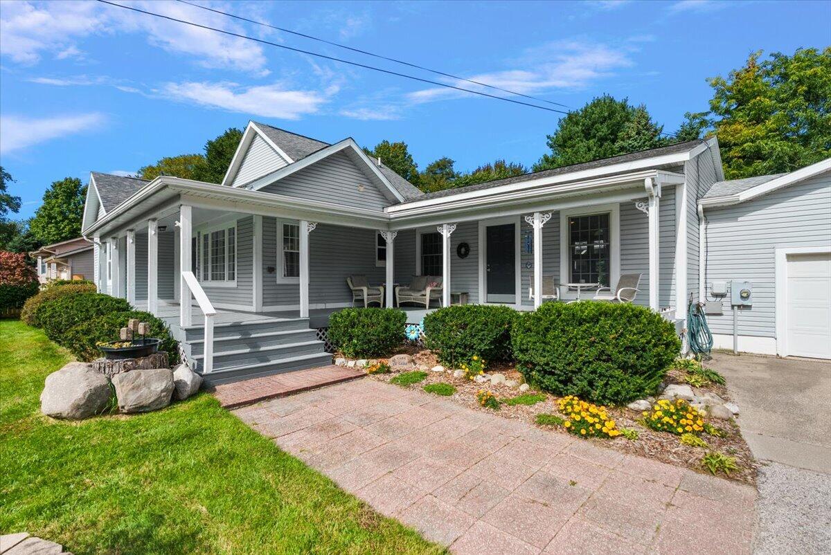 422 Randall Road Norton Shores MI 49441