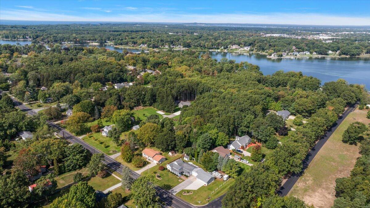 422 Randall Road Norton Shores MI 49441