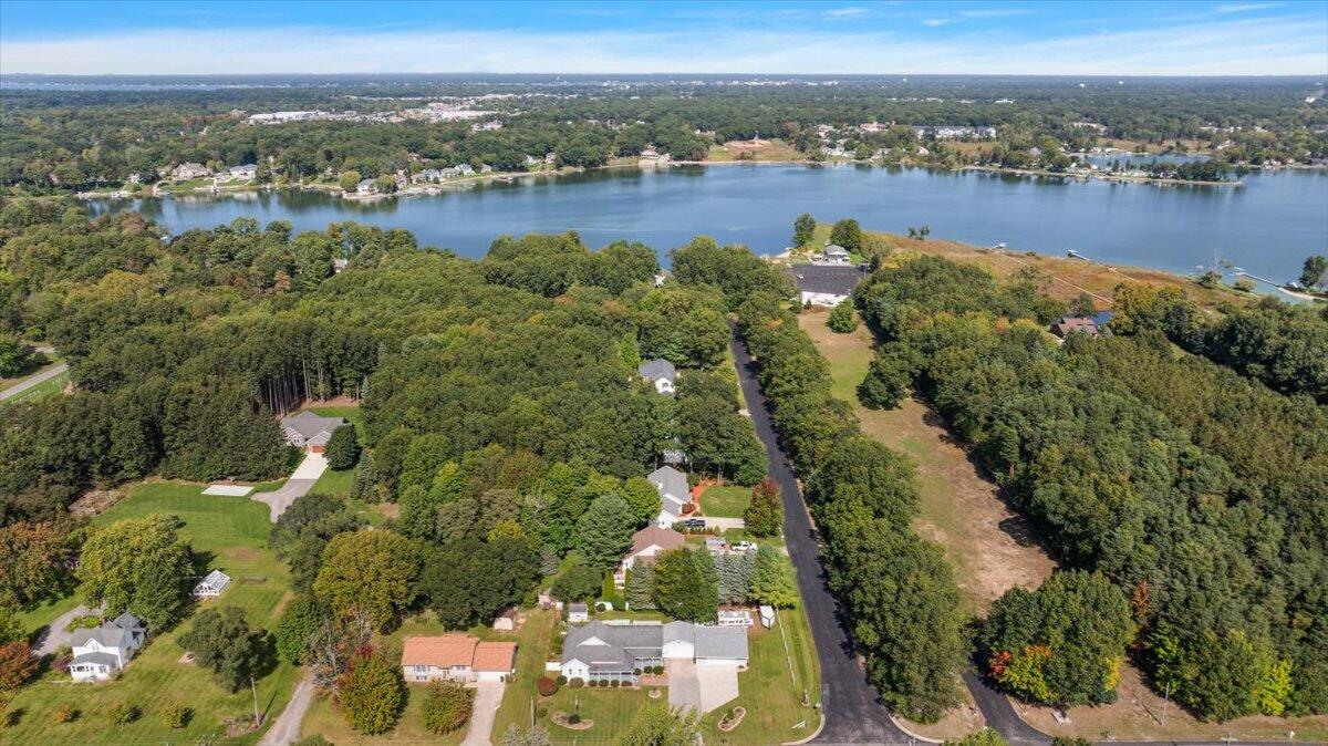 422 Randall Road Norton Shores MI 49441