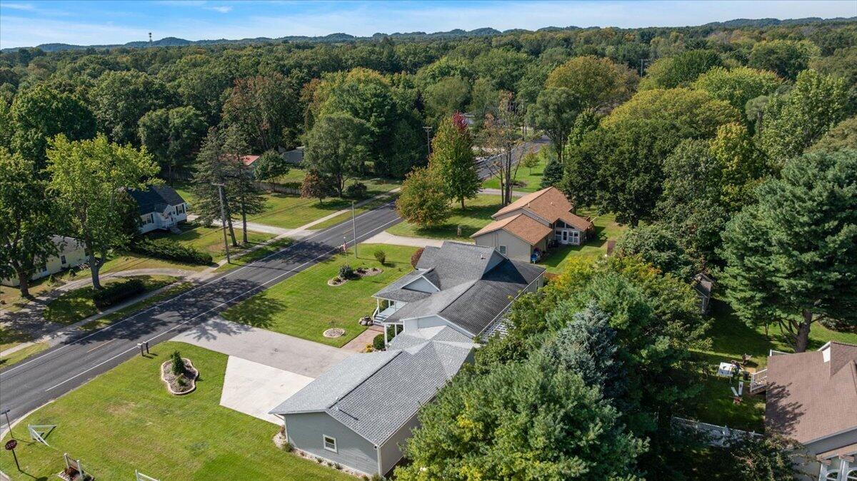 422 Randall Road Norton Shores MI 49441