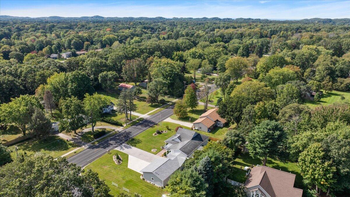 422 Randall Road Norton Shores MI 49441