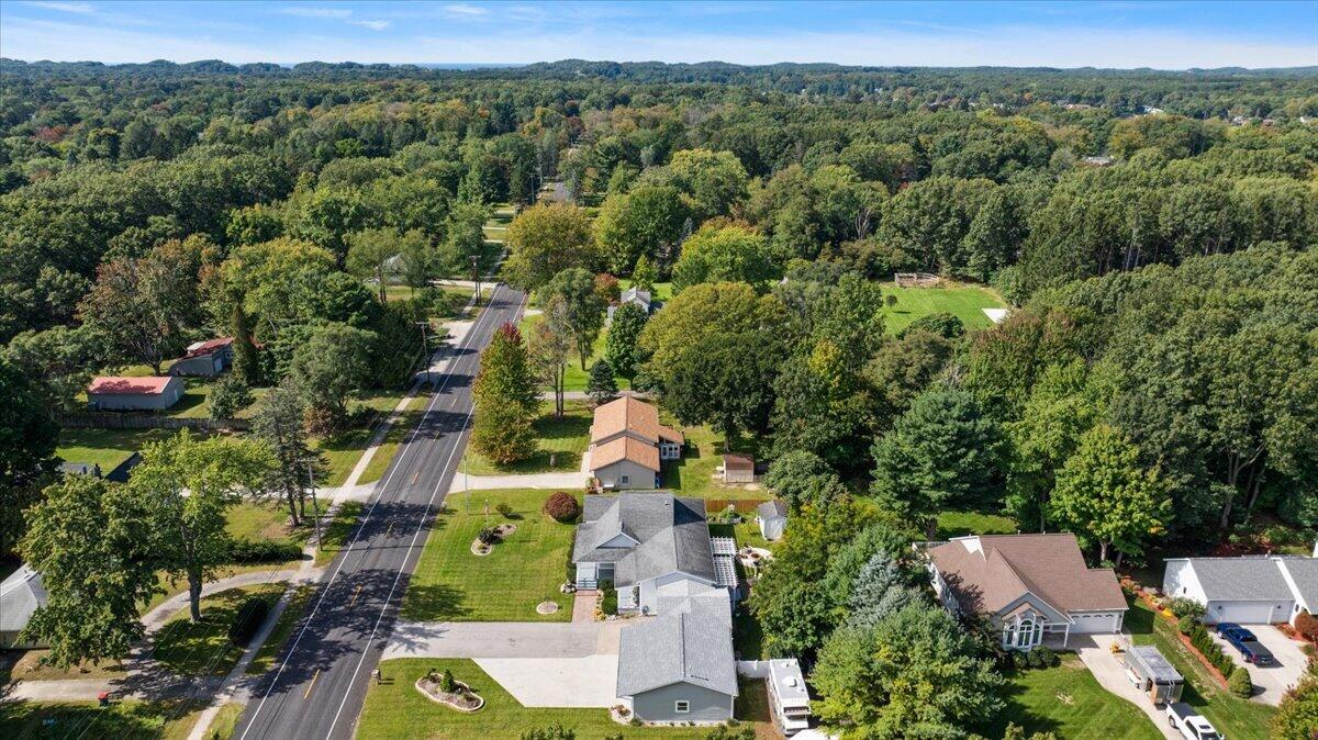 422 Randall Road Norton Shores MI 49441
