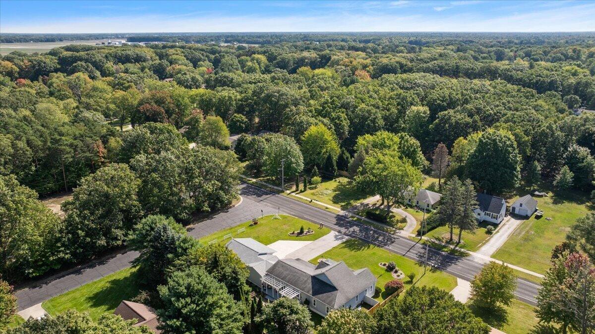 422 Randall Road Norton Shores MI 49441