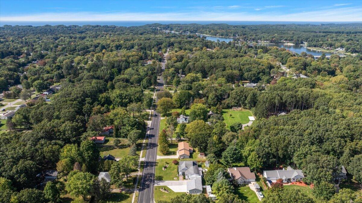 422 Randall Road Norton Shores MI 49441