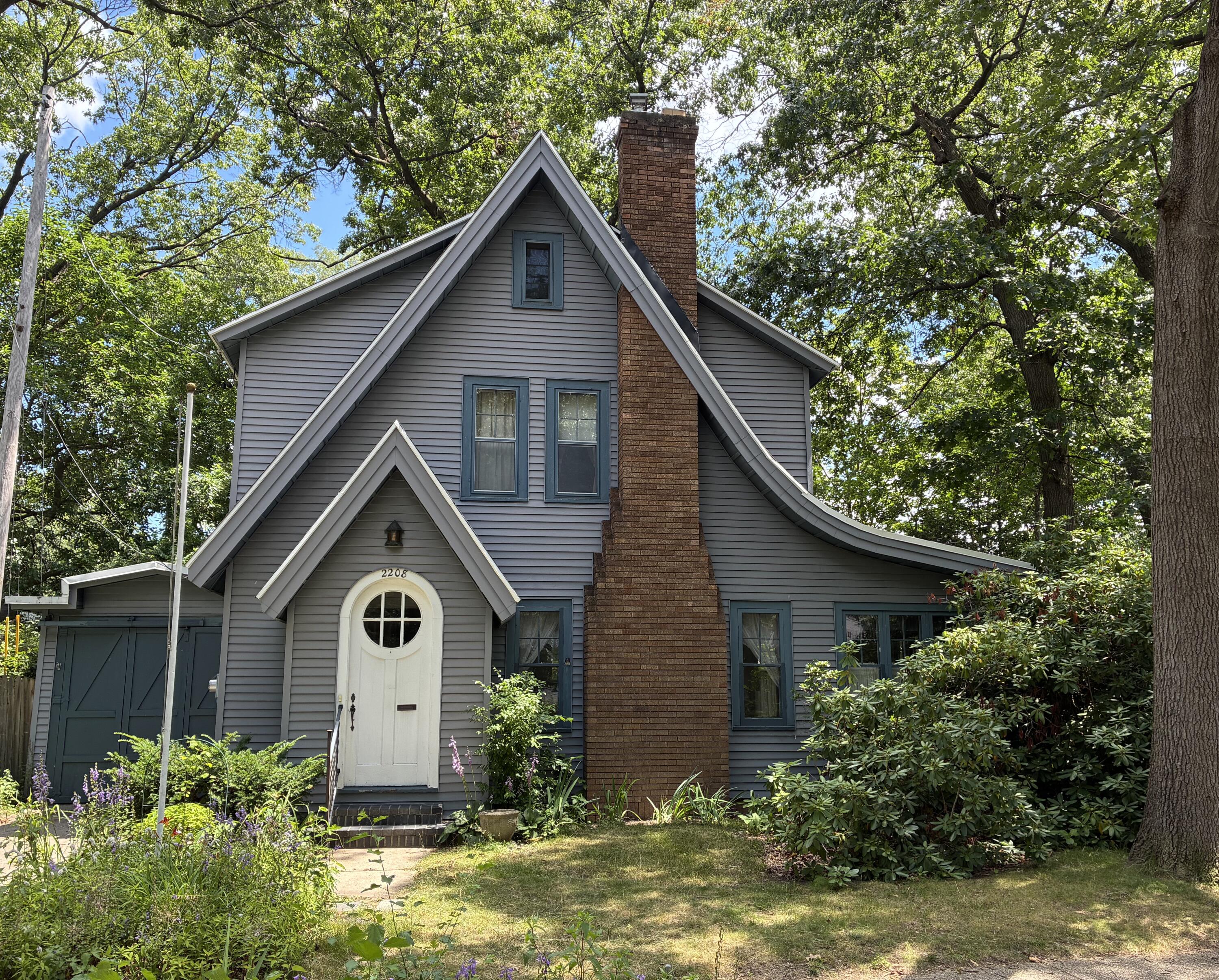 2208 E Blaine Avenue SE Grand Rapids MI 49507