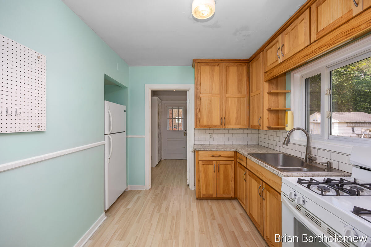 1635 Burton Street SE Grand Rapids MI 49506