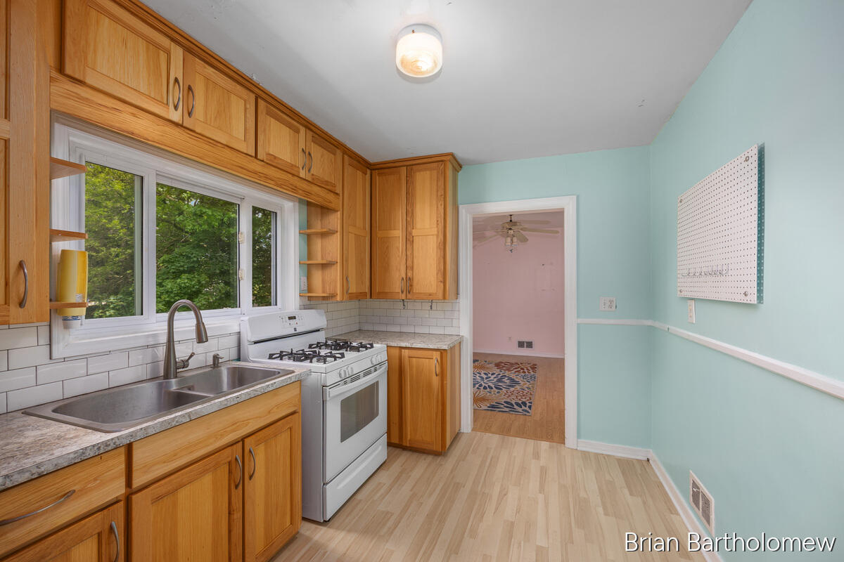 1635 Burton Street SE Grand Rapids MI 49506