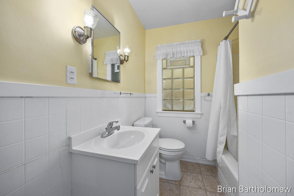 1635 Burton Street SE Grand Rapids MI 49506