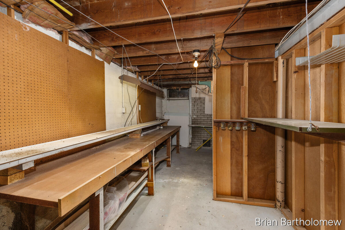 1635 Burton Street SE Grand Rapids MI 49506