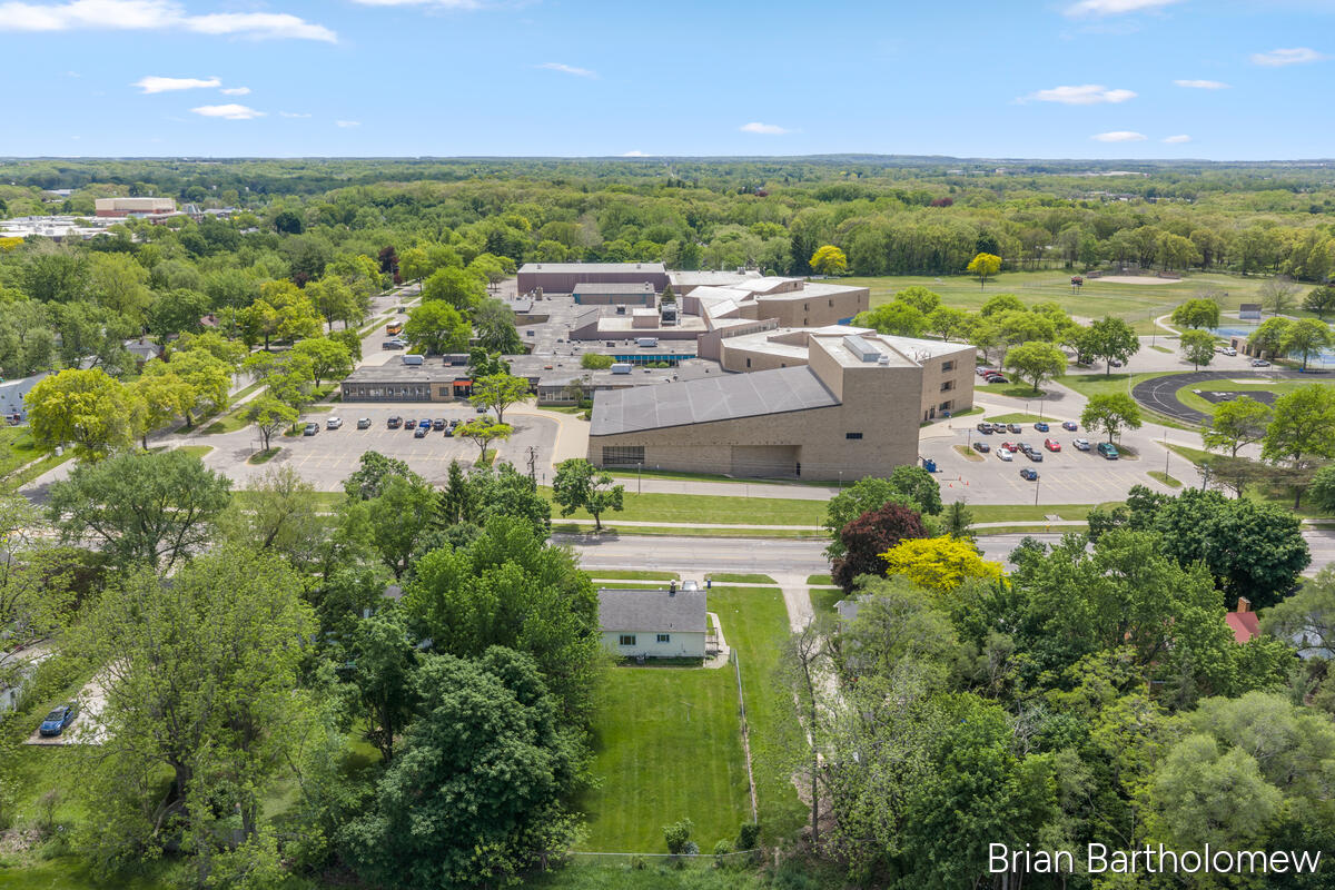 1635 Burton Street SE Grand Rapids MI 49506