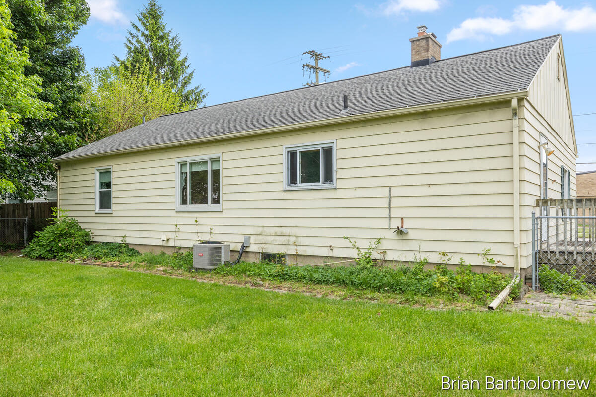 1635 Burton Street SE Grand Rapids MI 49506