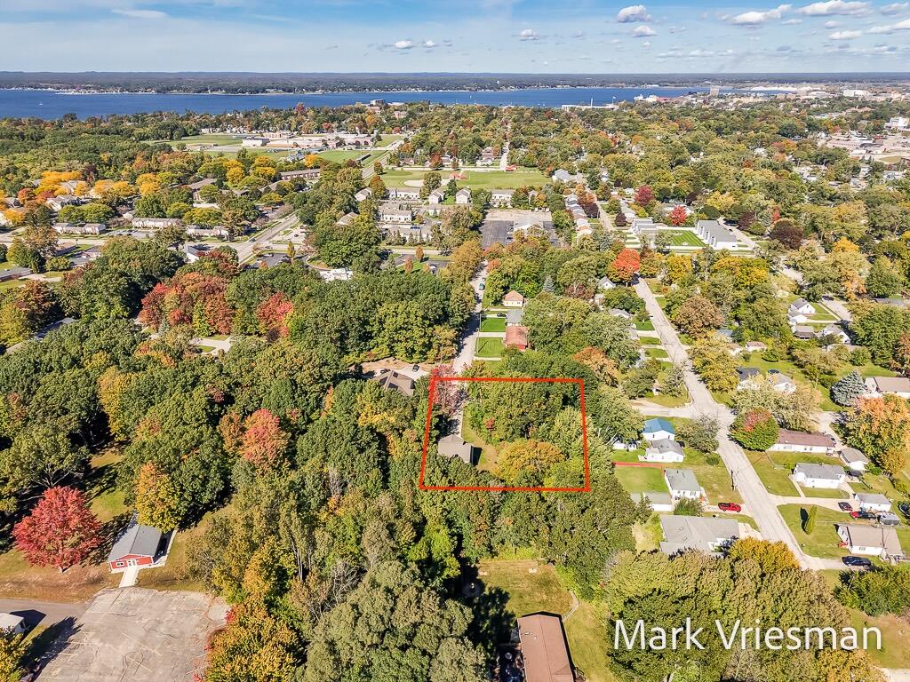 1032 W Barney Avenue Muskegon MI 49441