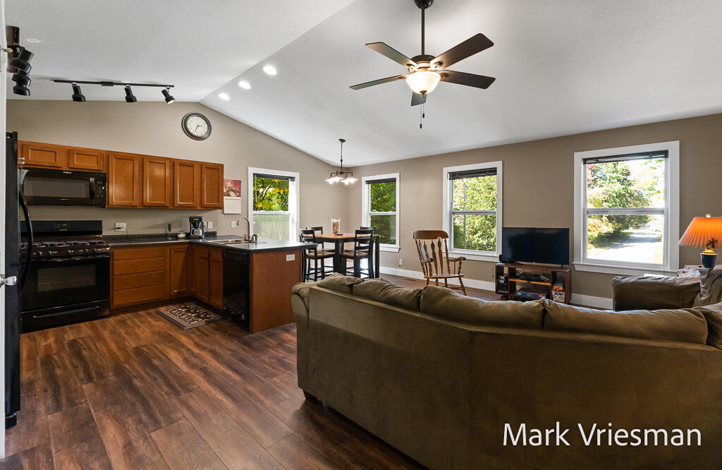 1032 W Barney Avenue Muskegon MI 49441