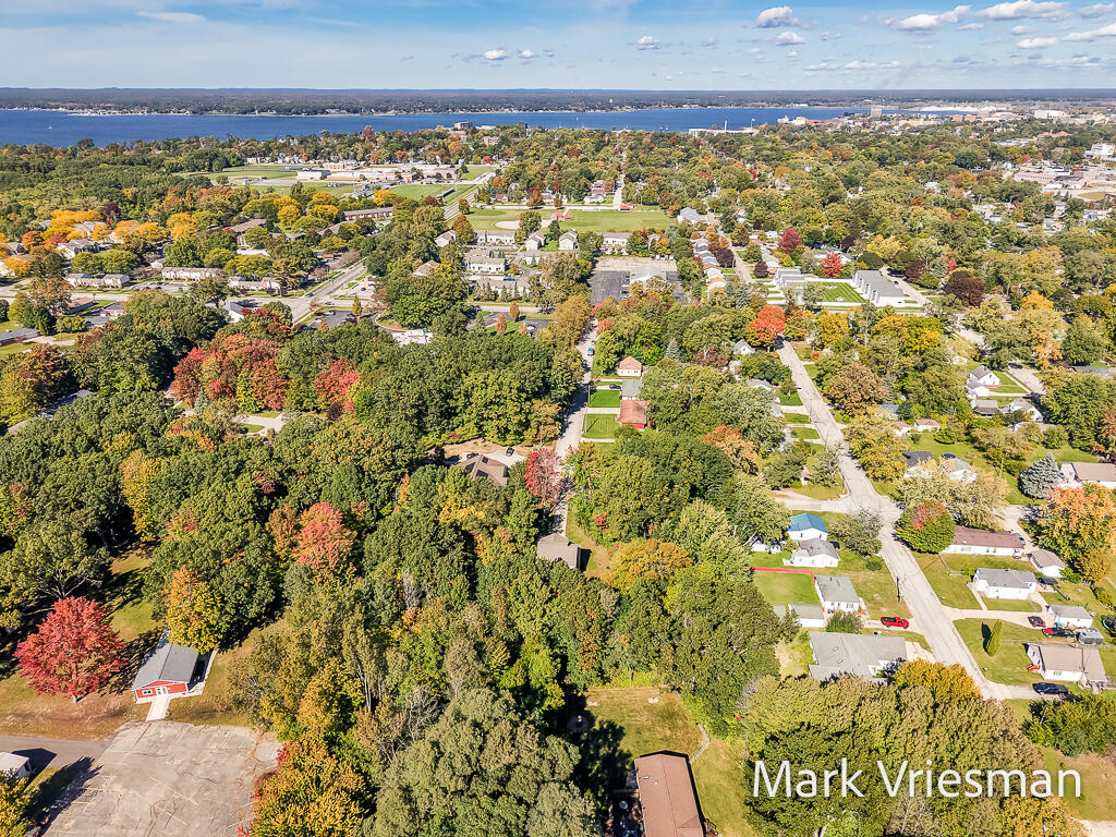 1032 W Barney Avenue Muskegon MI 49441