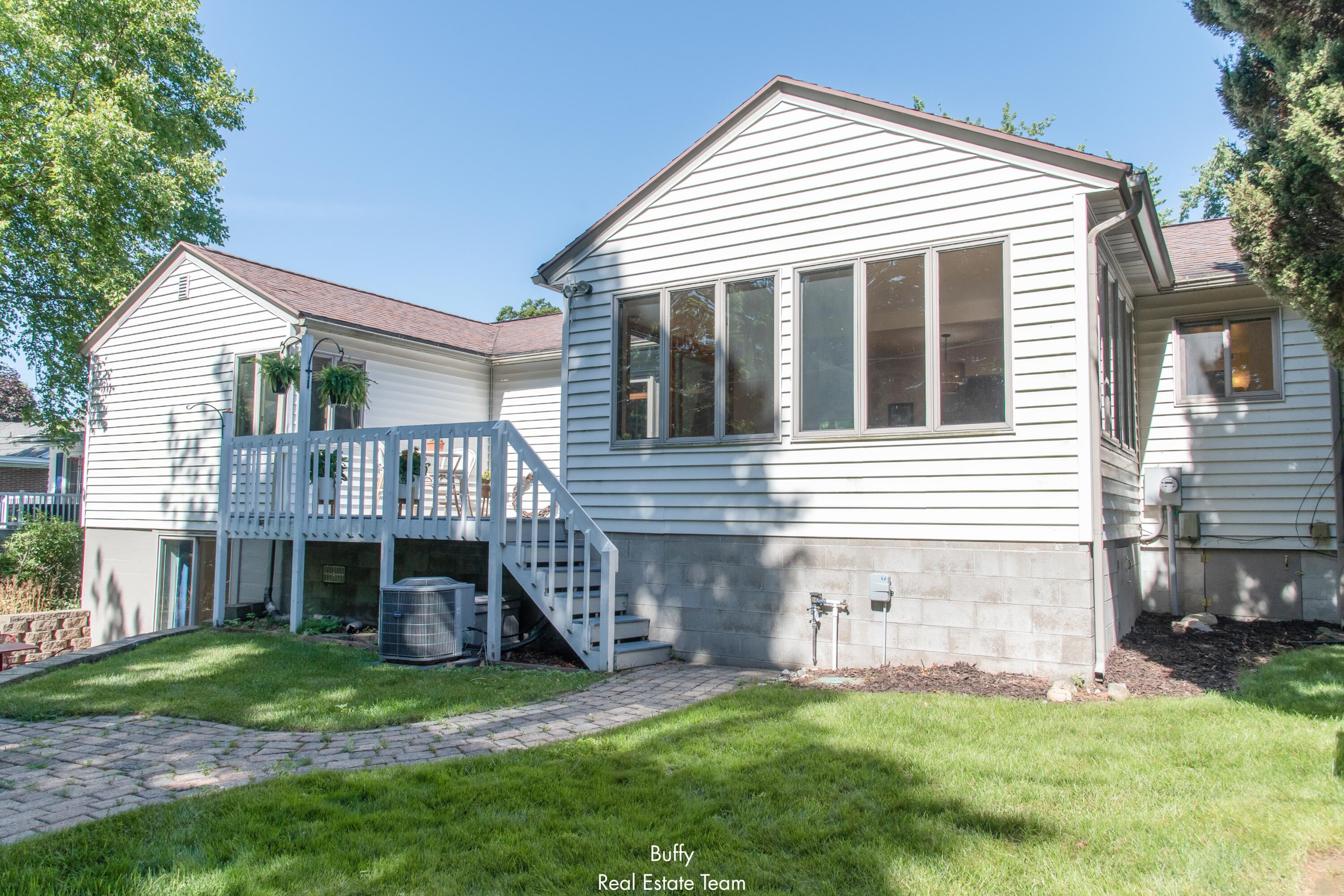 521 Leggat Street Grand Haven MI 49417
