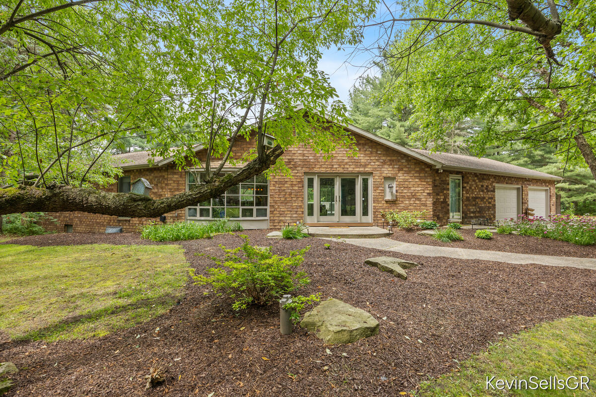 7710 Cascade Pines Drive SE Grand Rapids MI 49546