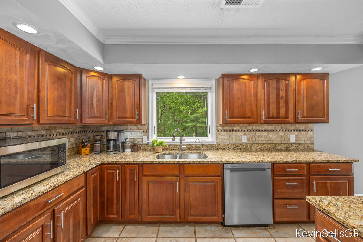 7710 Cascade Pines Drive SE Grand Rapids MI 49546
