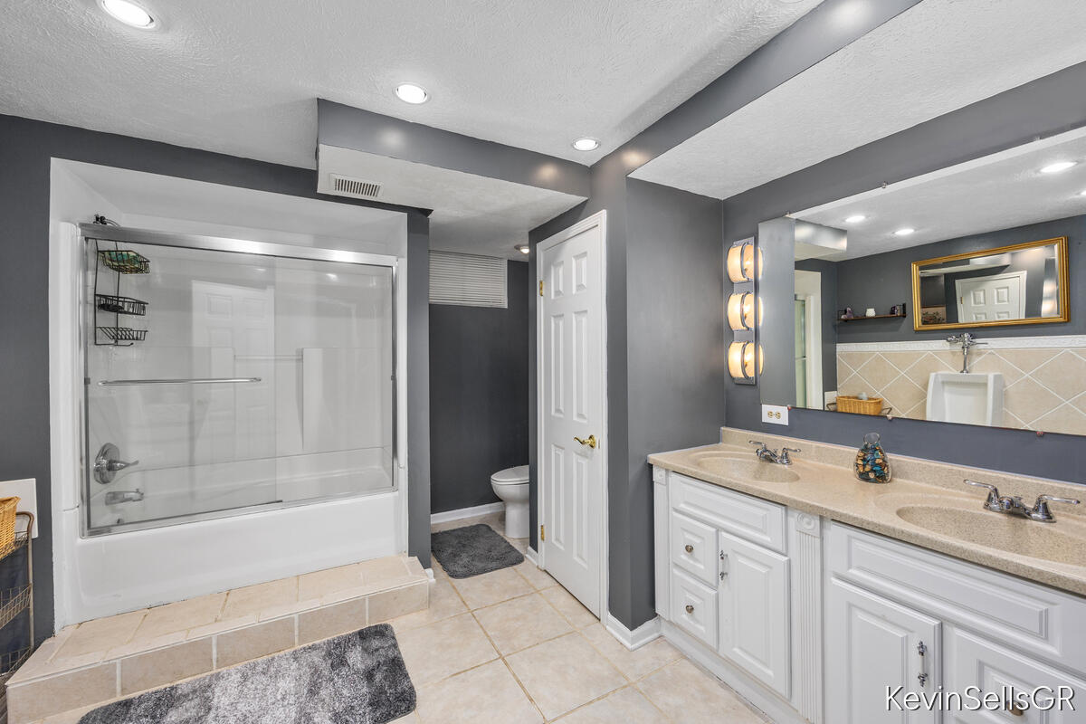 7710 Cascade Pines Drive SE Grand Rapids MI 49546