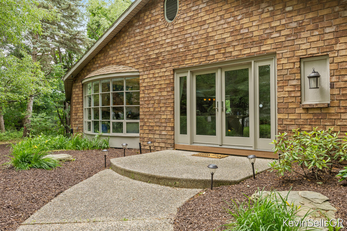 7710 Cascade Pines Drive SE Grand Rapids MI 49546