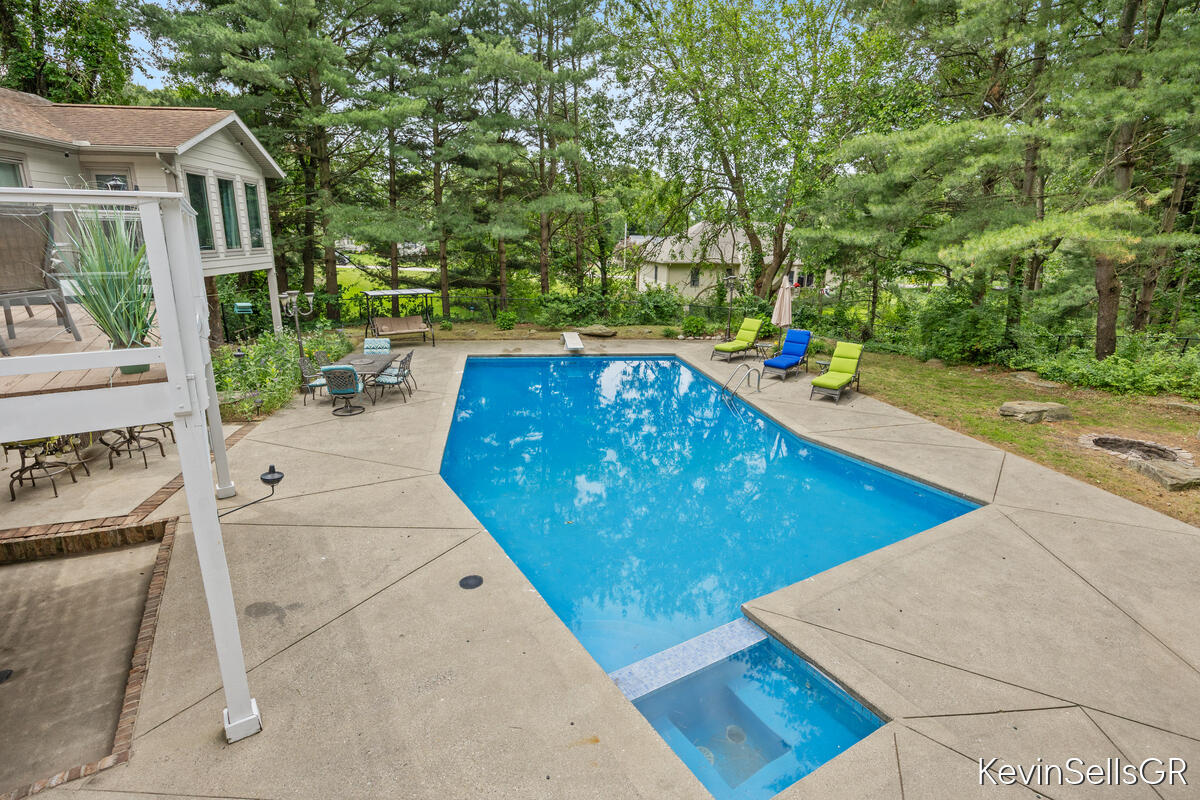 7710 Cascade Pines Drive SE Grand Rapids MI 49546