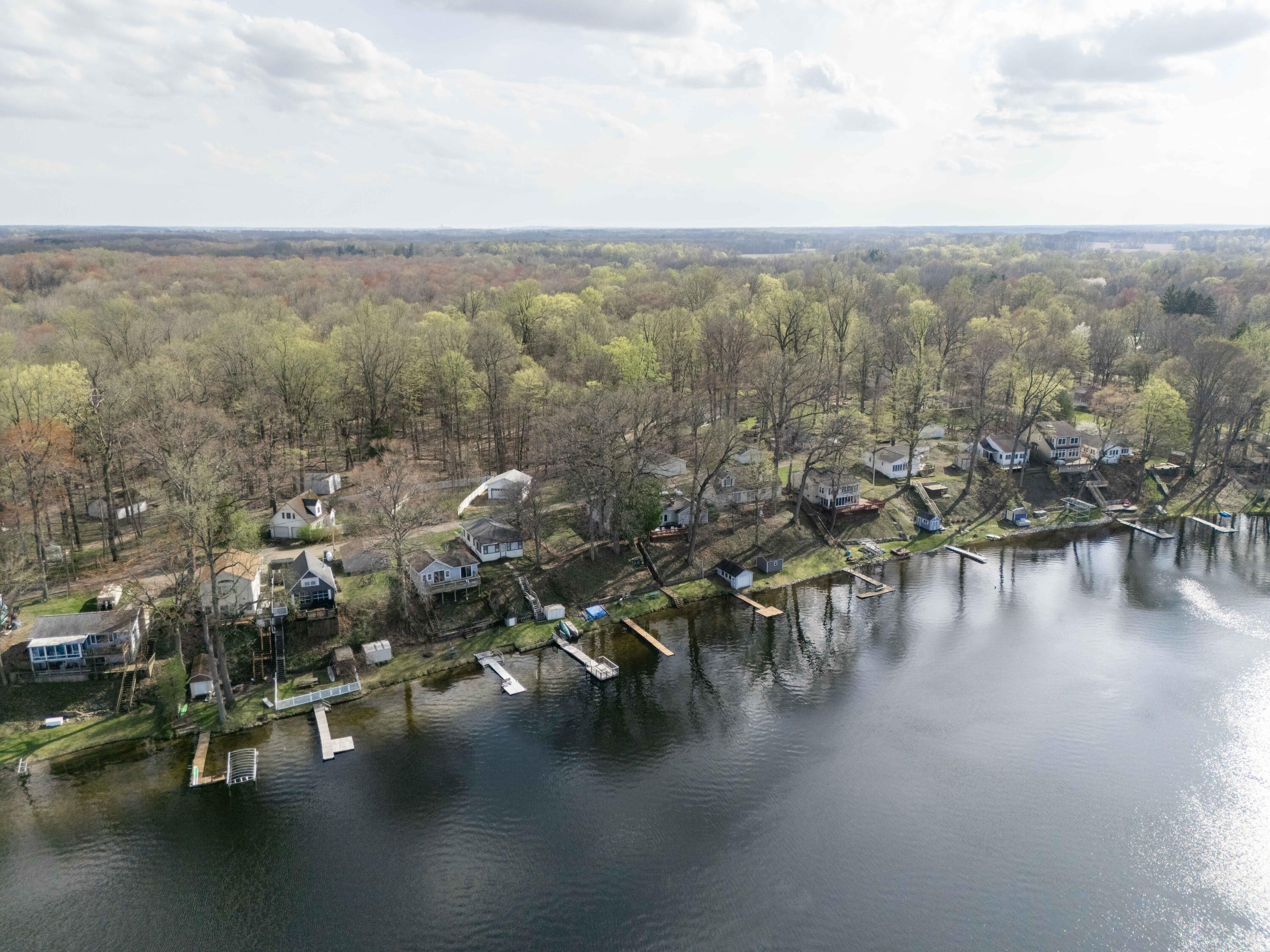 15899 Lakeview Drive Buchanan MI 49107