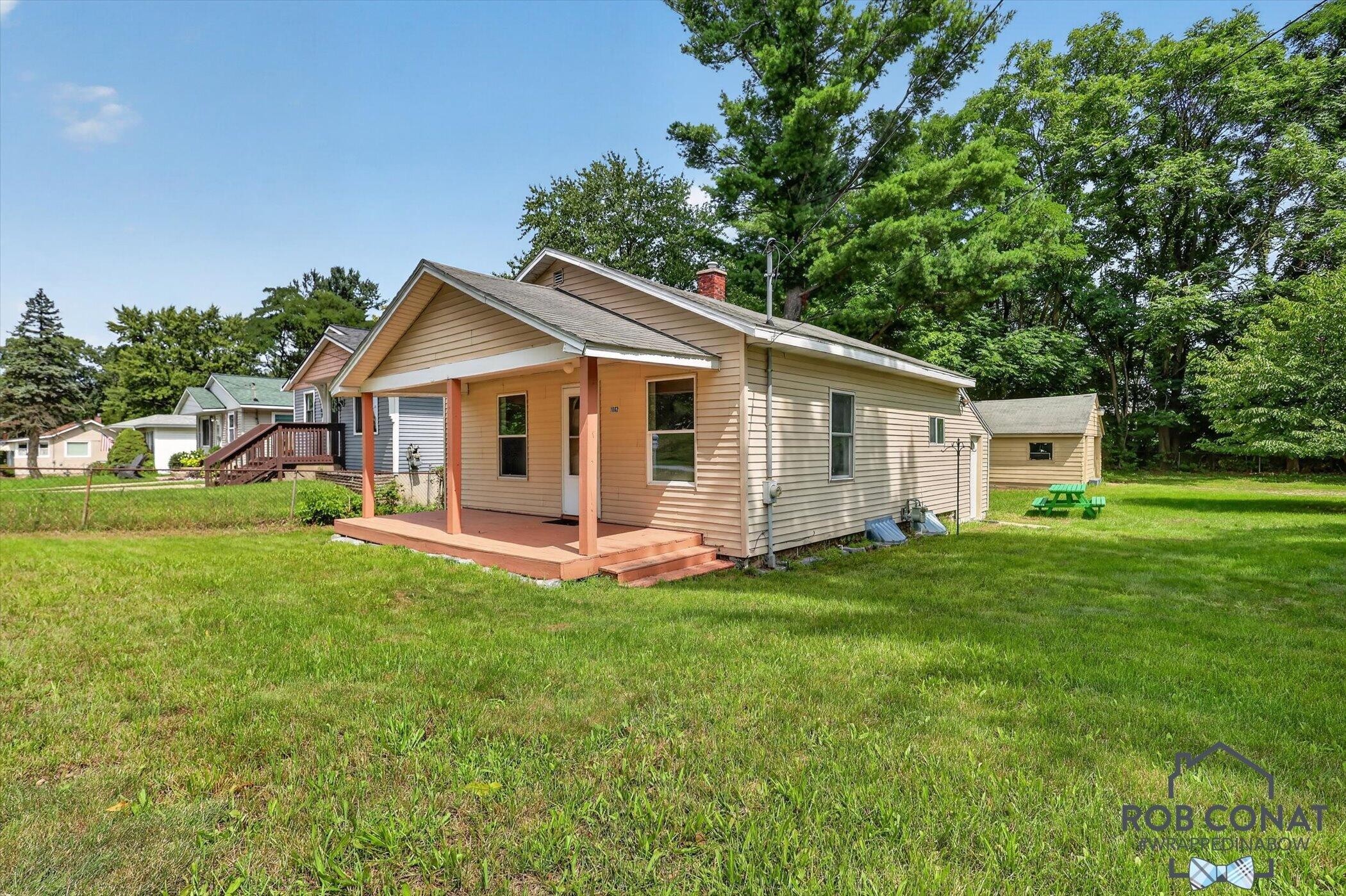 1662 Bristol Avenue NW Grand Rapids MI 49504